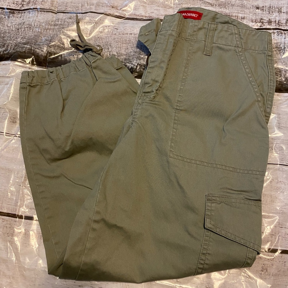Gloria Vanderbilt green capris